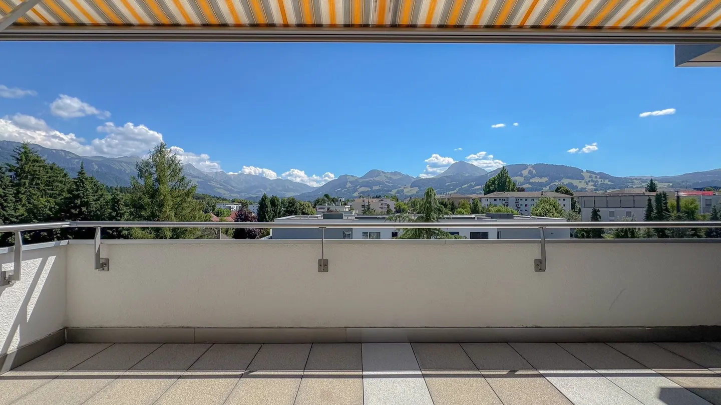 Modernes Apartment mit Balkon - Foto 1 von 9