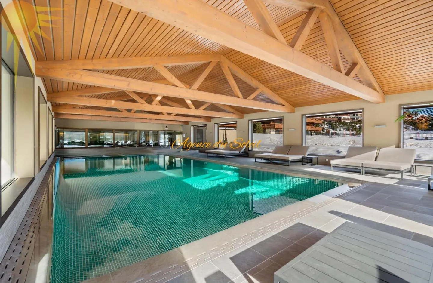 Luxurious 5.5-room apartment in the heart of the resort and directly bordering the golf course! - Photo 4 of 11