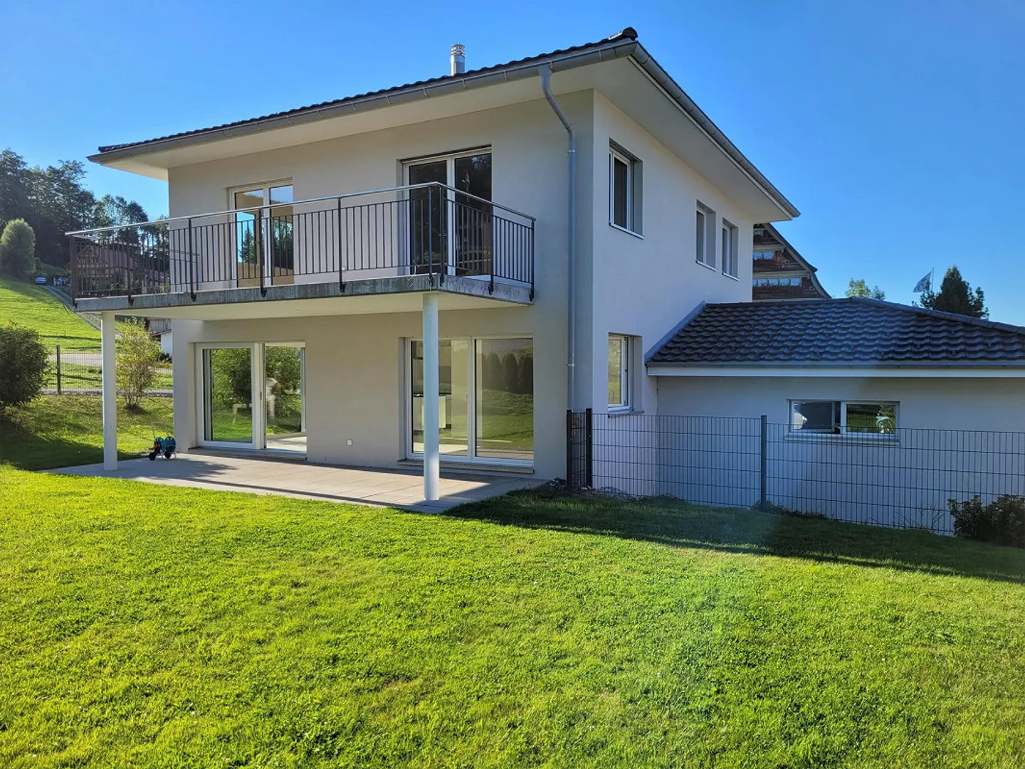 Casa unifamiliare nuova nel verde - Foto 2 di 11