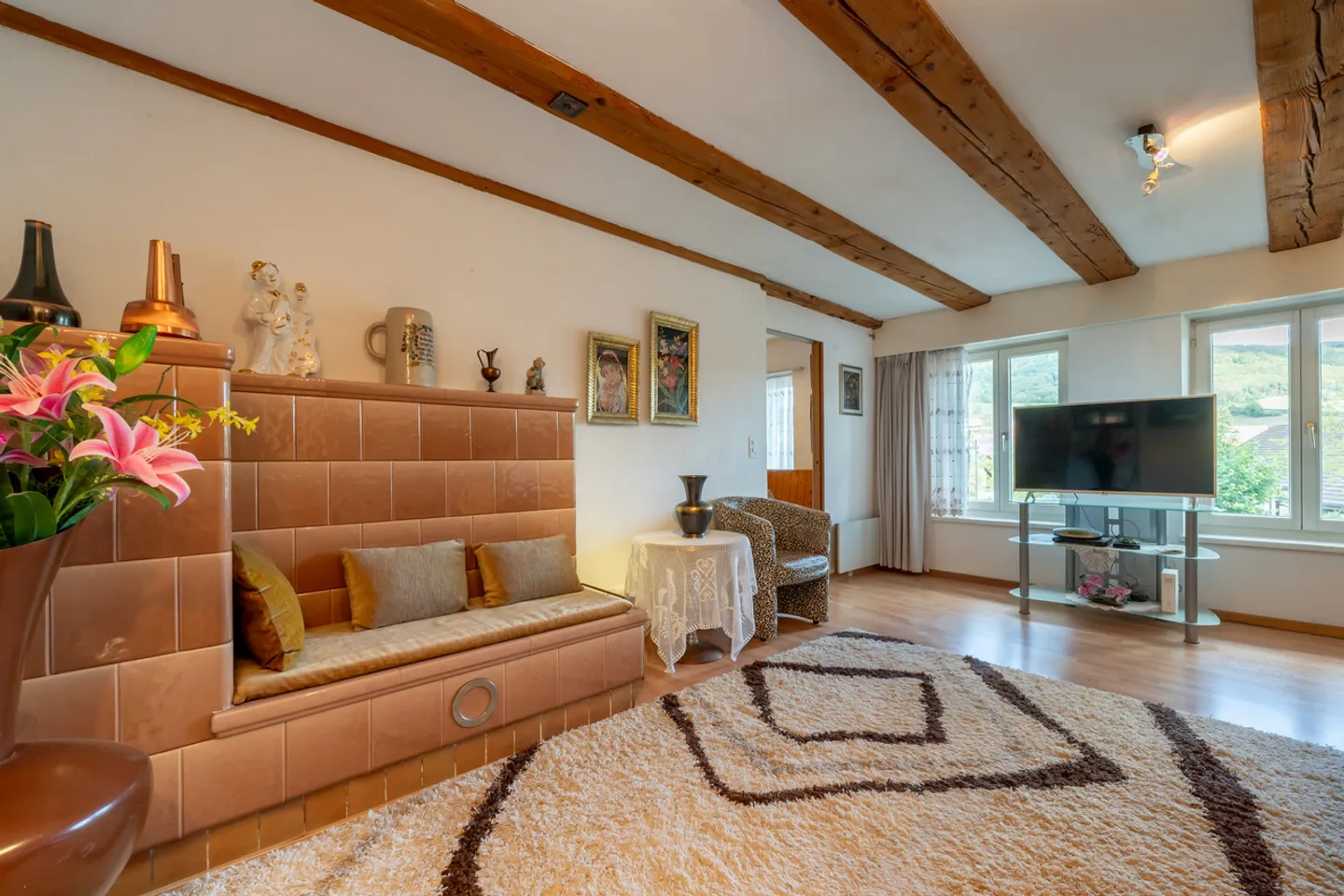 Maison individuelle abordable avec potentiel au cœur du village - Photo 2 sur 8