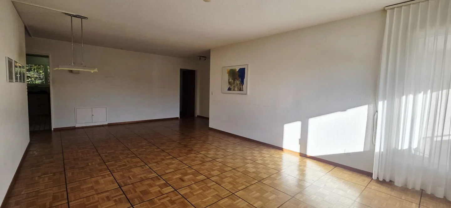 Spacious and bright 4.5 room apartment with cellar and attic compartment, as well as a garage box included in the price in Küttigen. - Photo 4 of 14