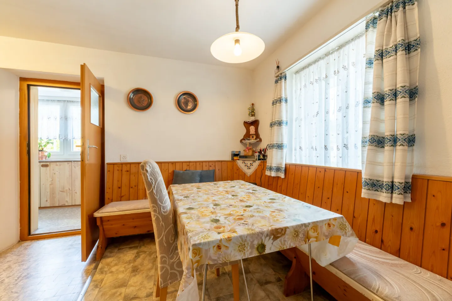 Maison individuelle abordable avec potentiel au cœur du village - Photo 5 sur 8