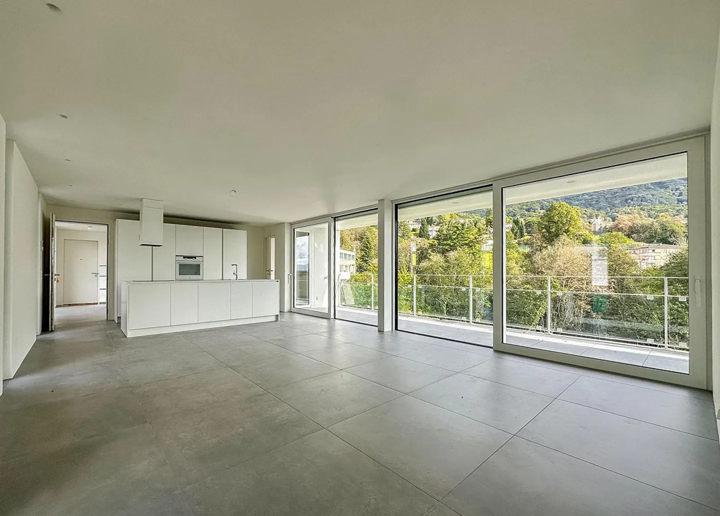 Modern 3.5-room apartment in Dino, surrounded by greenery - Photo 2 of 5