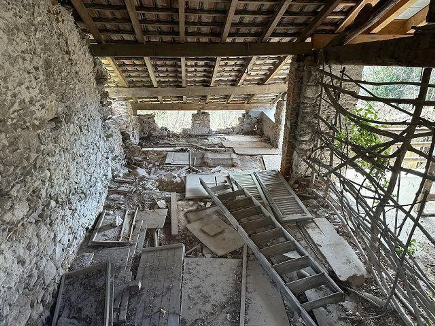 Maison de 4 pièces à rénover avec beaucoup de terrain dans un emplacement très calme et ensoleillé - Photo 7 sur 18
