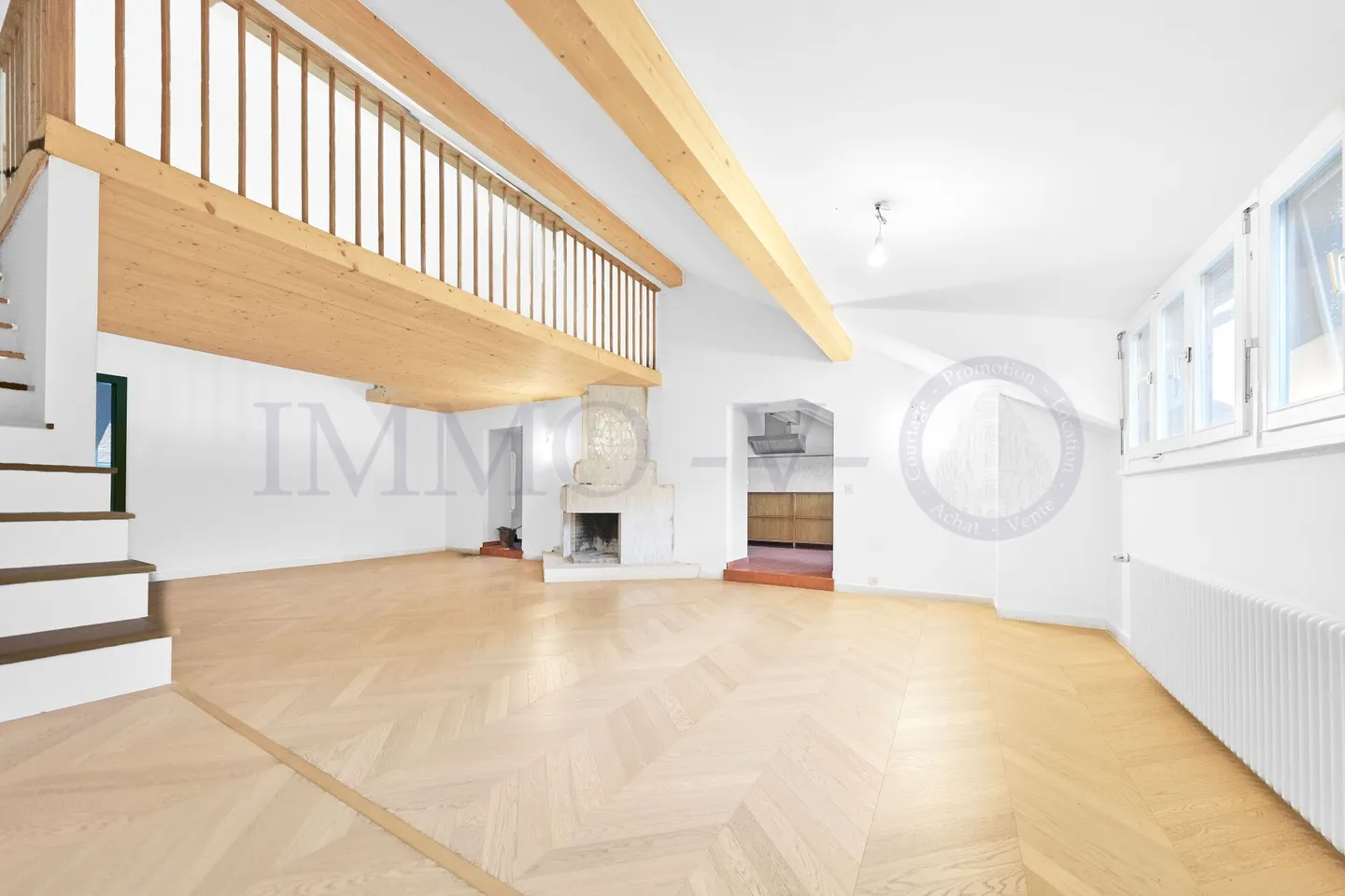 SPACIOUS RENOVATED PENTHOUSE WITH IDEAL LOCATION - Photo 2 of 10