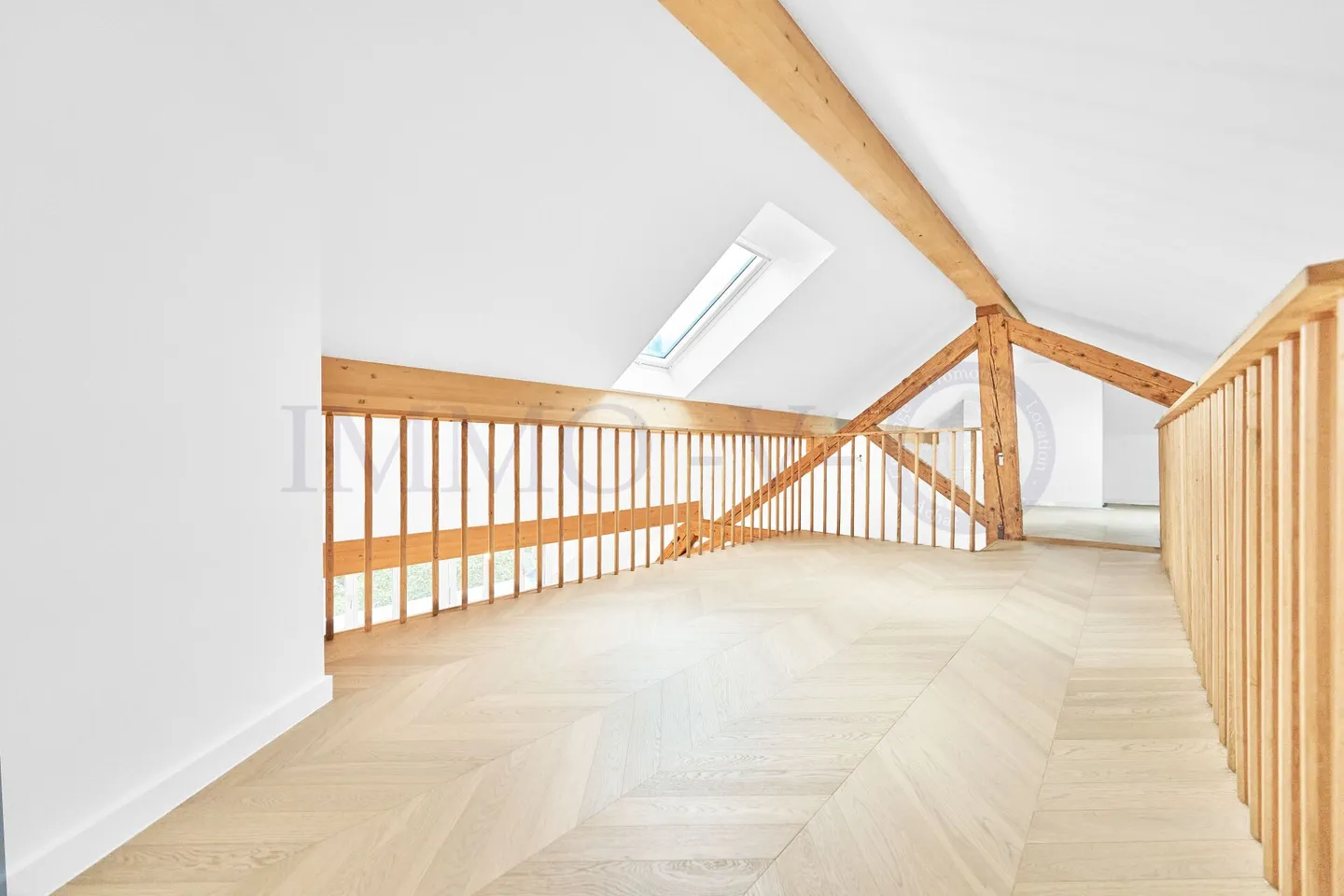 SPACIOUS RENOVATED PENTHOUSE WITH IDEAL LOCATION - Photo 3 of 10