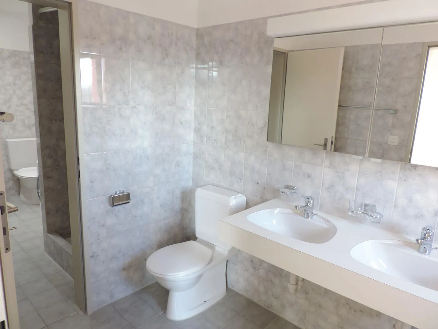 4.5-room penthouse apartment with large terrace - Photo 5 of 13