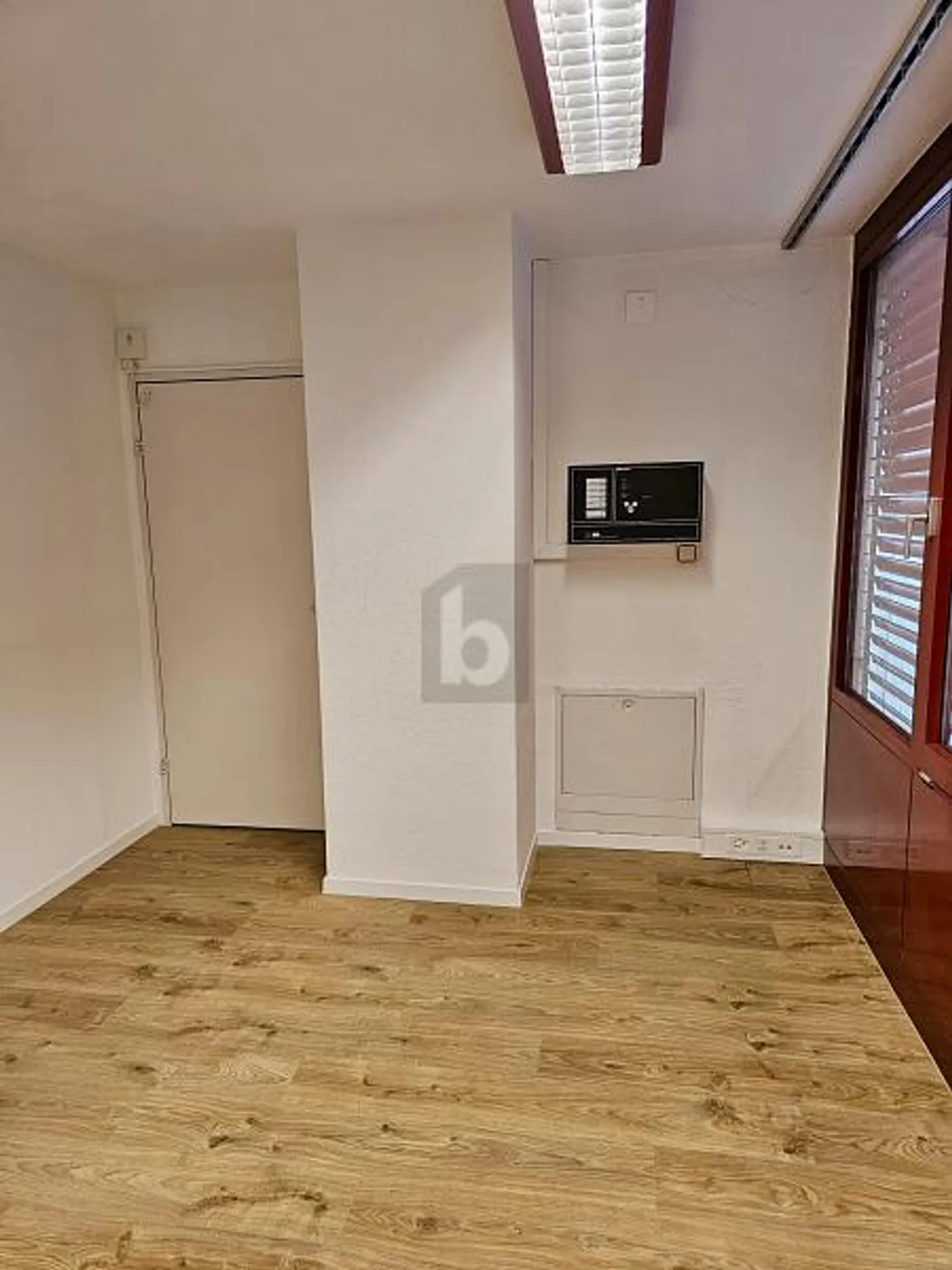 Office space for rent - Photo 4 of 6