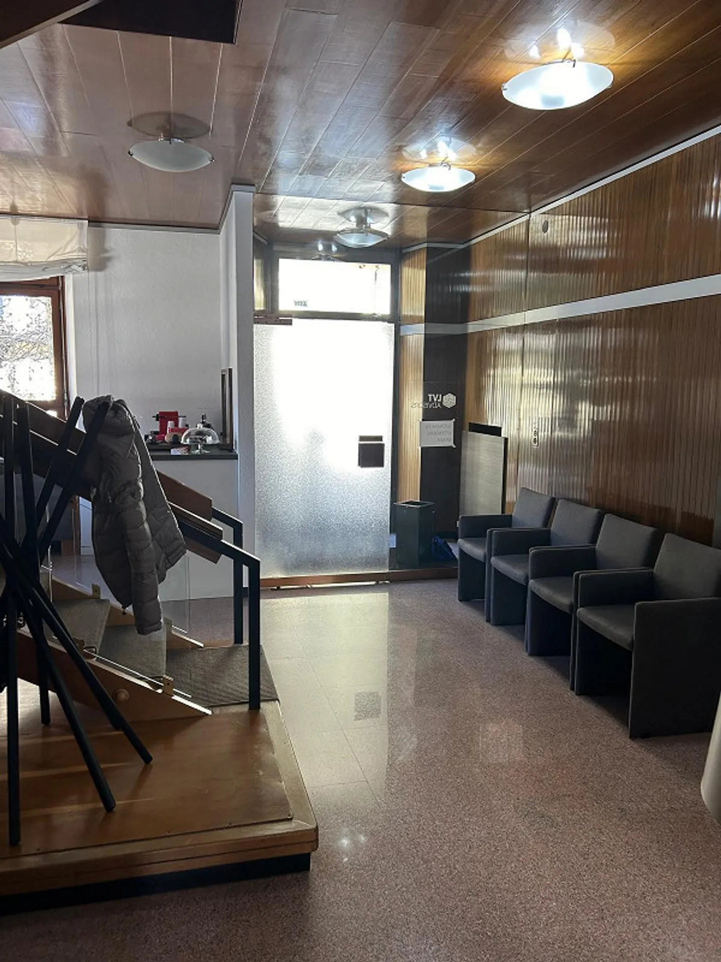 ELEGANTI UFFICI ARREDATI CON POSTEGGI INCLUSI A MENDRISIO - Foto 5 di 12