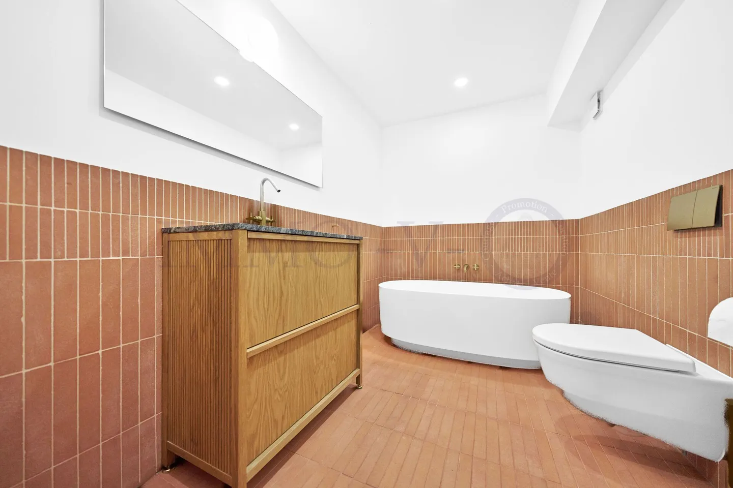 SPACIOUS RENOVATED PENTHOUSE WITH IDEAL LOCATION - Photo 9 of 10
