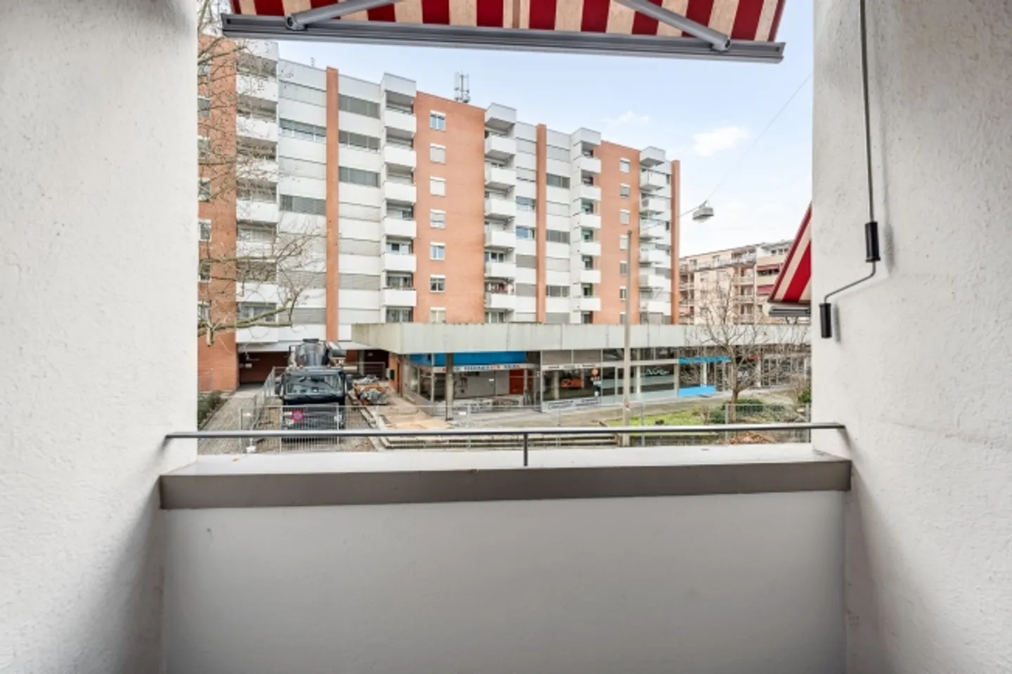 RENT WITHOUT DEPOSIT - Living in the city center - Photo 9 of 9