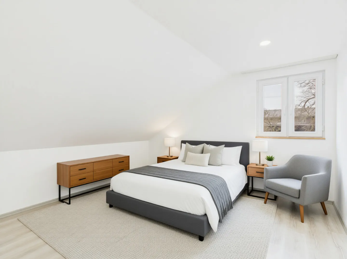 Newly renovated 3.5-room apartment with balcony in Amriswil - Photo 7 of 11