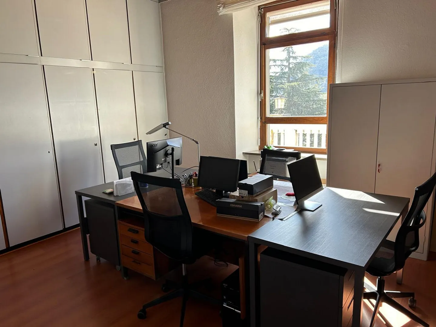 ELEGANTI UFFICI ARREDATI CON POSTEGGI INCLUSI A MENDRISIO - Foto 6 di 12