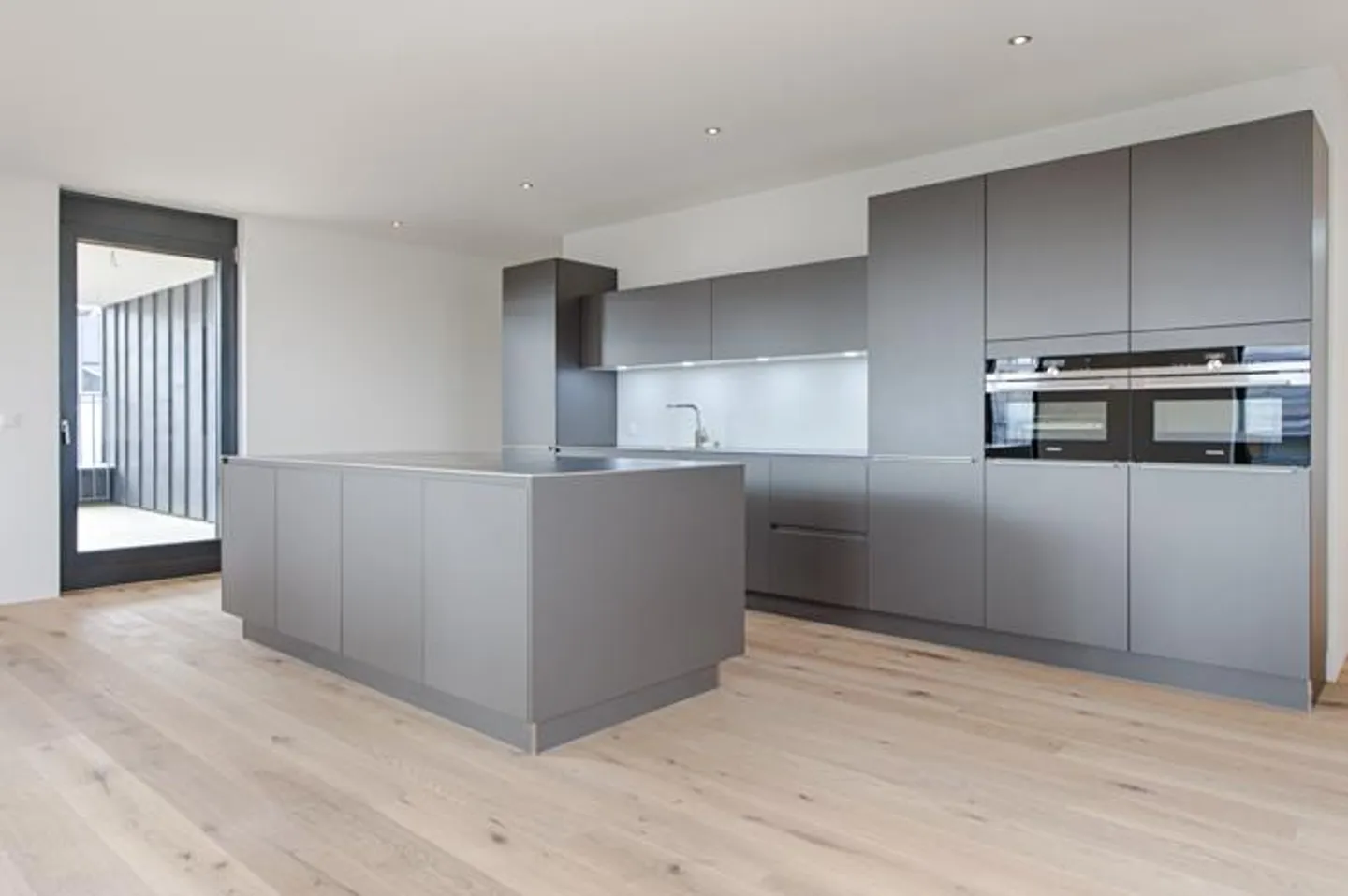 Light-flooded penthouse apartment with a wide view - Photo 3 of 12