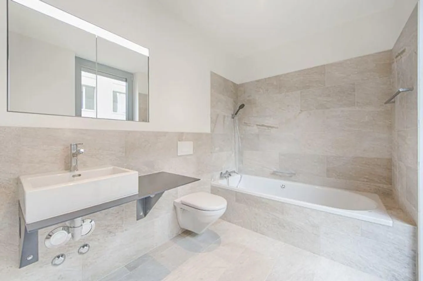 Light-flooded penthouse apartment with a wide view - Photo 4 of 12