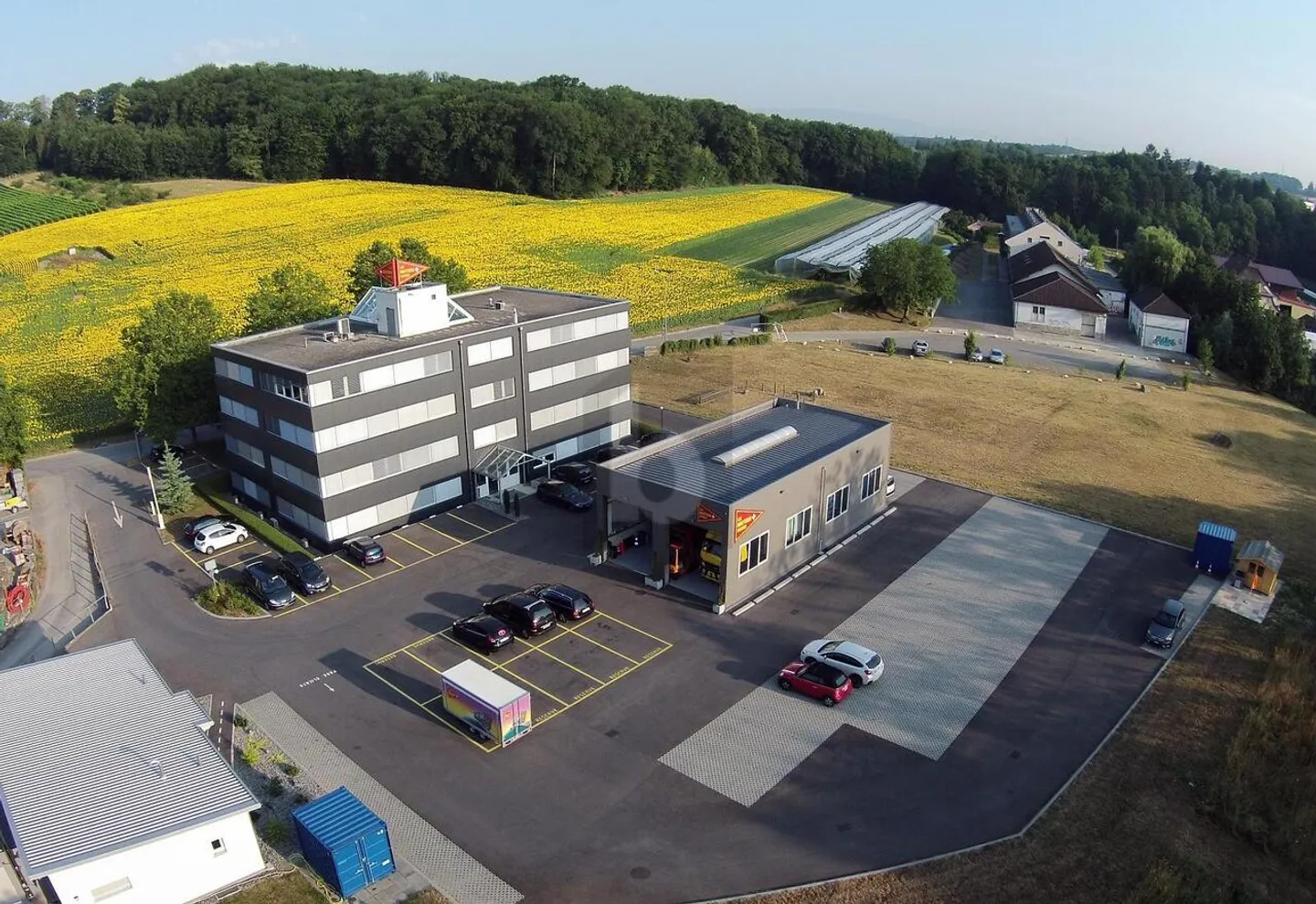 SPACIOUS AND MODERN - Photo 1 of 6