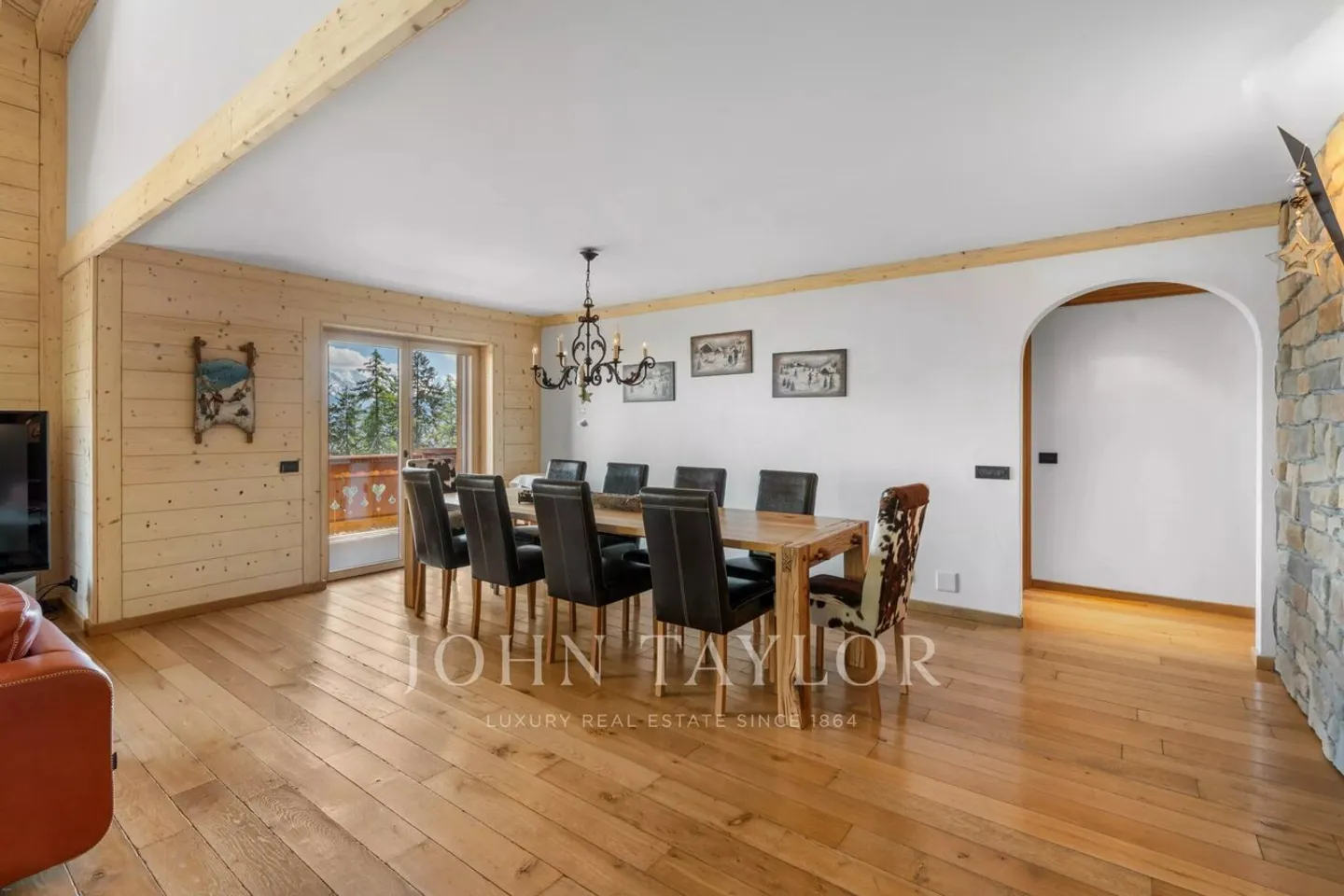 5,5 Luxuszimmer, Kathedraldecke, 4 Suiten, Wellness in Crans-Montana - Foto 3 von 13