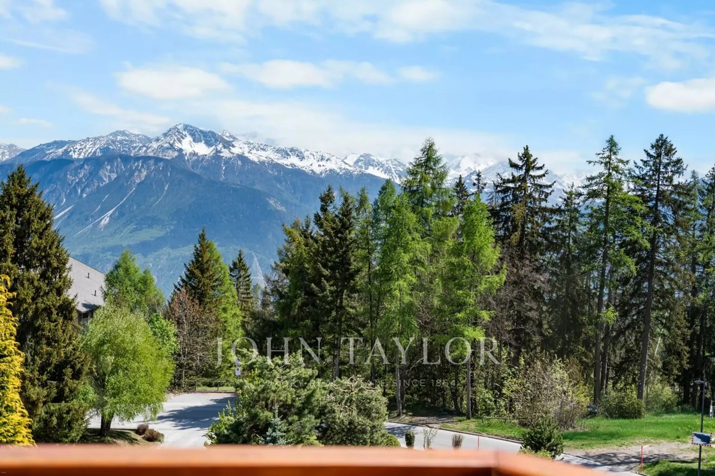 5,5 Luxuszimmer, Kathedraldecke, 4 Suiten, Wellness in Crans-Montana - Foto 5 von 13