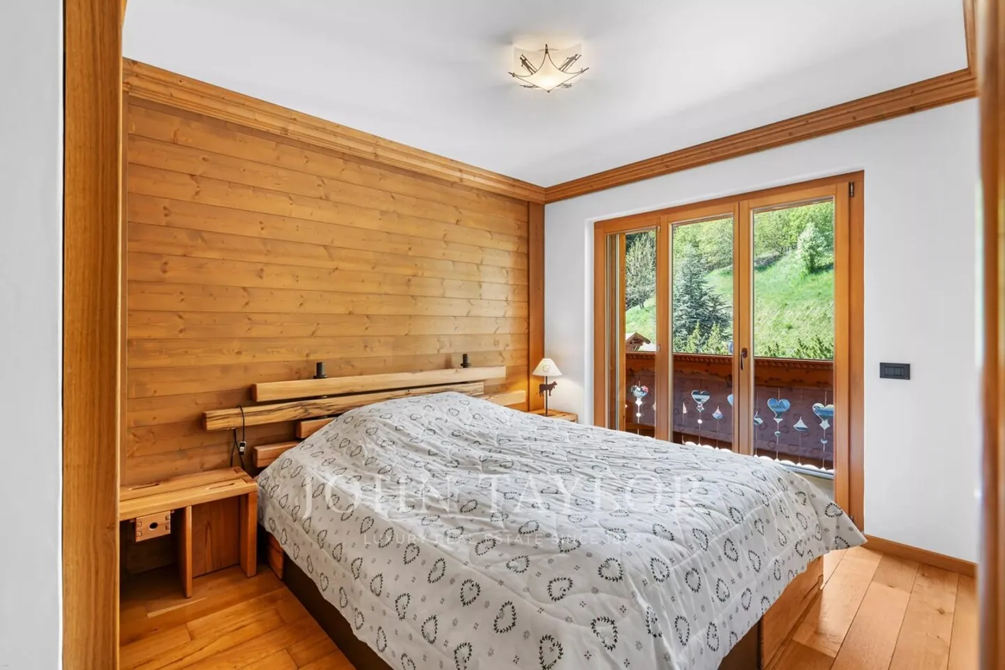 5,5 Luxuszimmer, Kathedraldecke, 4 Suiten, Wellness in Crans-Montana - Foto 9 von 13