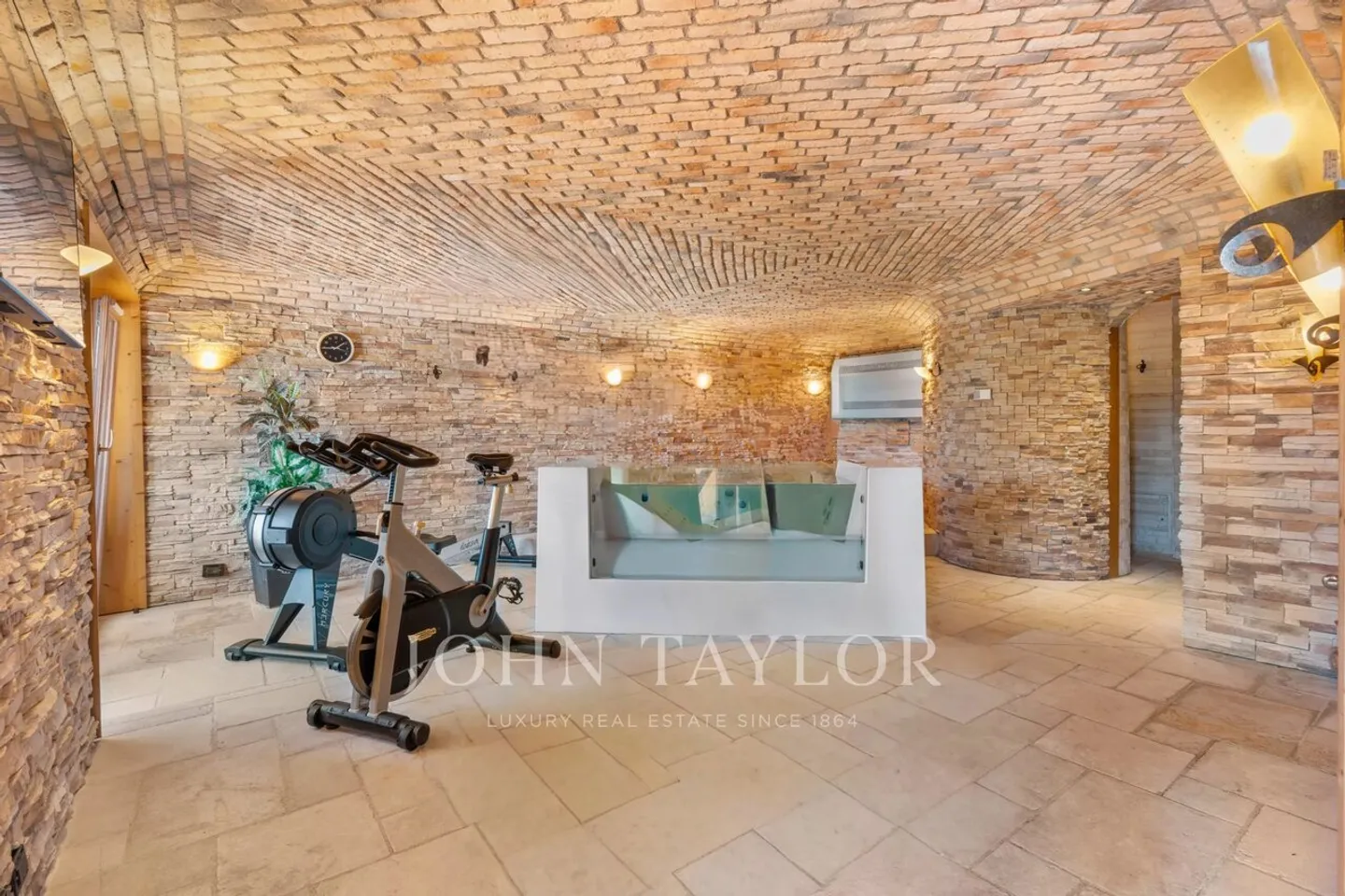 5,5 Luxuszimmer, Kathedraldecke, 4 Suiten, Wellness in Crans-Montana - Foto 11 von 13
