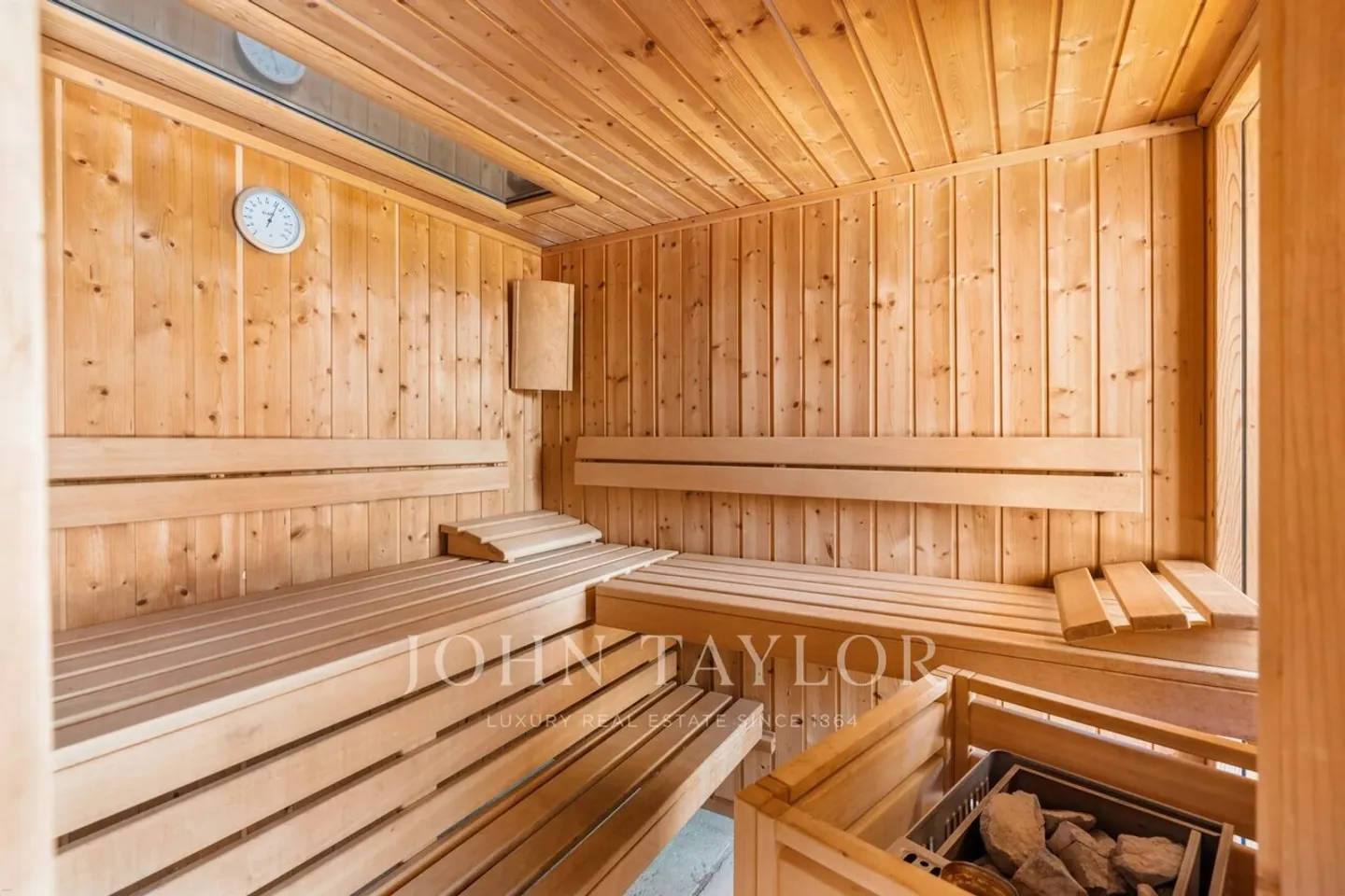 5,5 Luxuszimmer, Kathedraldecke, 4 Suiten, Wellness in Crans-Montana - Foto 12 von 13