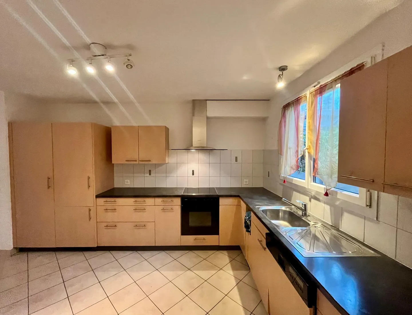 Stepped house for rent - Photo 2 of 5