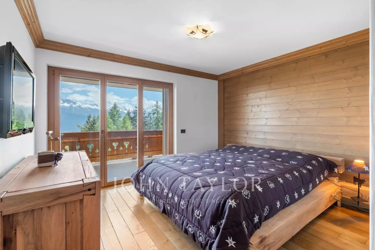 5,5 Luxuszimmer, Kathedraldecke, 4 Suiten, Wellness in Crans-Montana - Foto 6 von 13