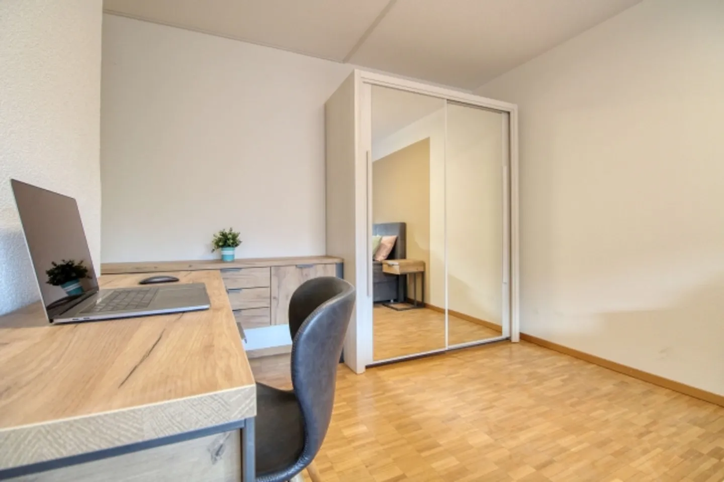 Schöne Zimmer an bester Lage nahe Sihlcity - Foto 2 von 13