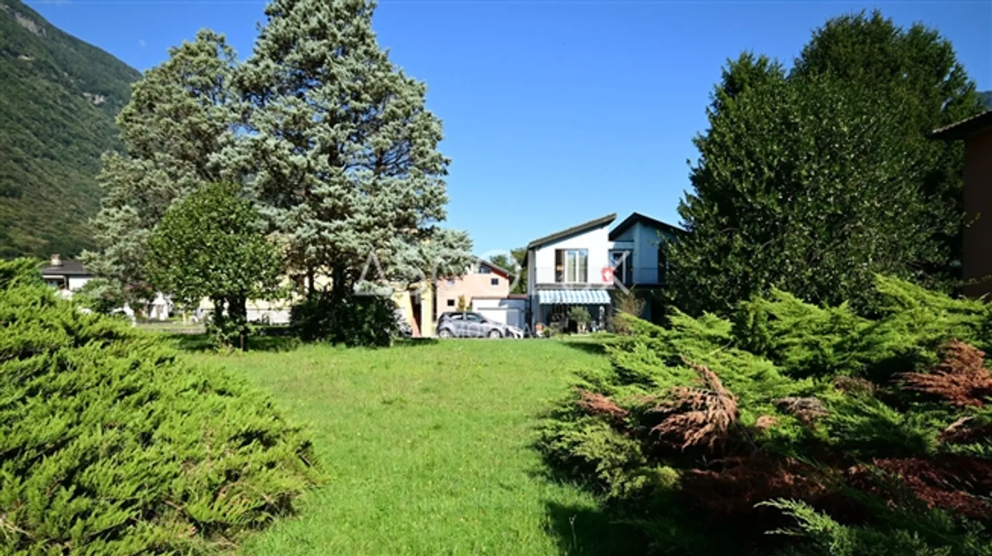 Terreno edificabile in posizione soleggiata e tranquilla | Terreno edificabile in posizione soleggiata e tranquilla - Foto 11 di 13