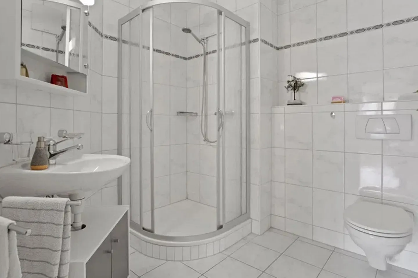 Ampio e tranquillo appartamento di 3,5 stanze (112 m2) vicino al Lago di Costanza con balcone - Foto 7 di 17