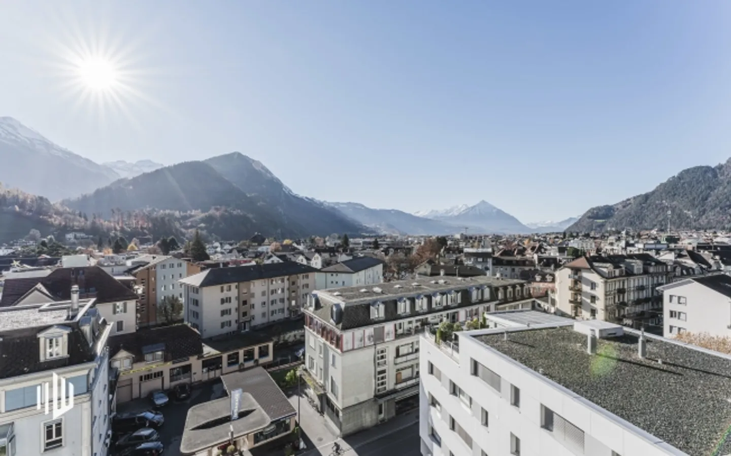 ImmoWyss - Appartamento Attico Esclusivo nel Cuore di Interlaken - Foto 2 di 10