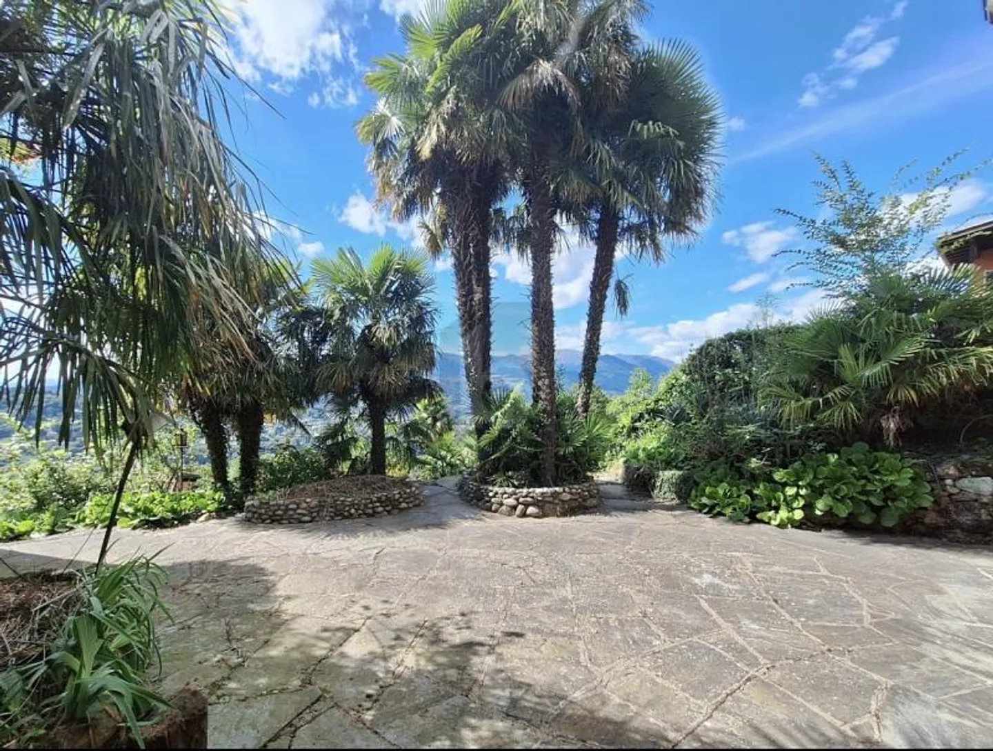 CON GIARDINO ,PISCINA E SAUNA - Foto 4 di 6