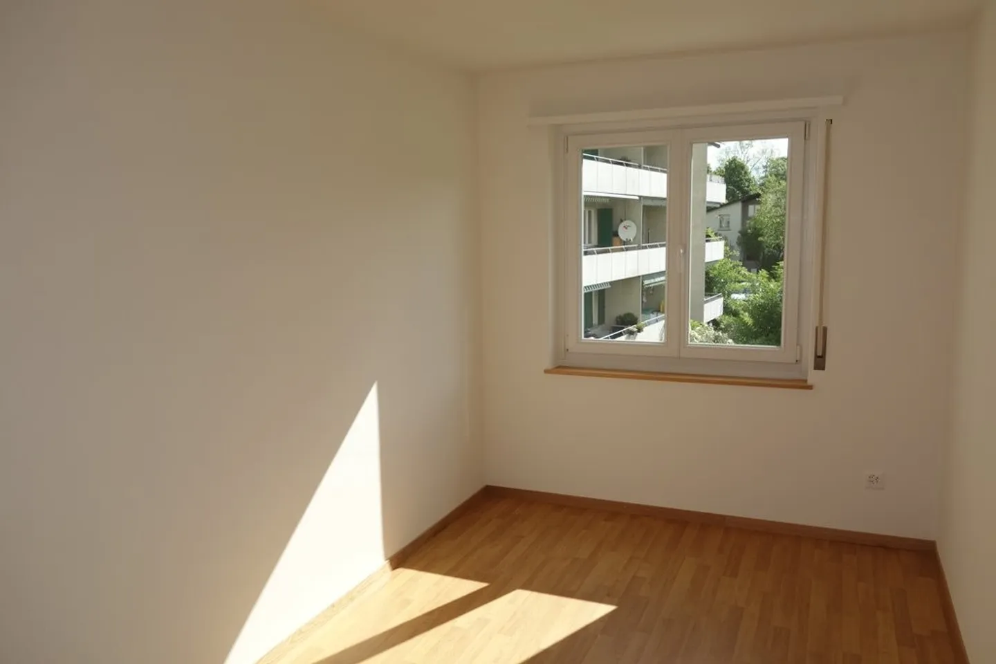 Zentral gelegene Wohnung mit grossem Balkon - Foto 4 von 7
