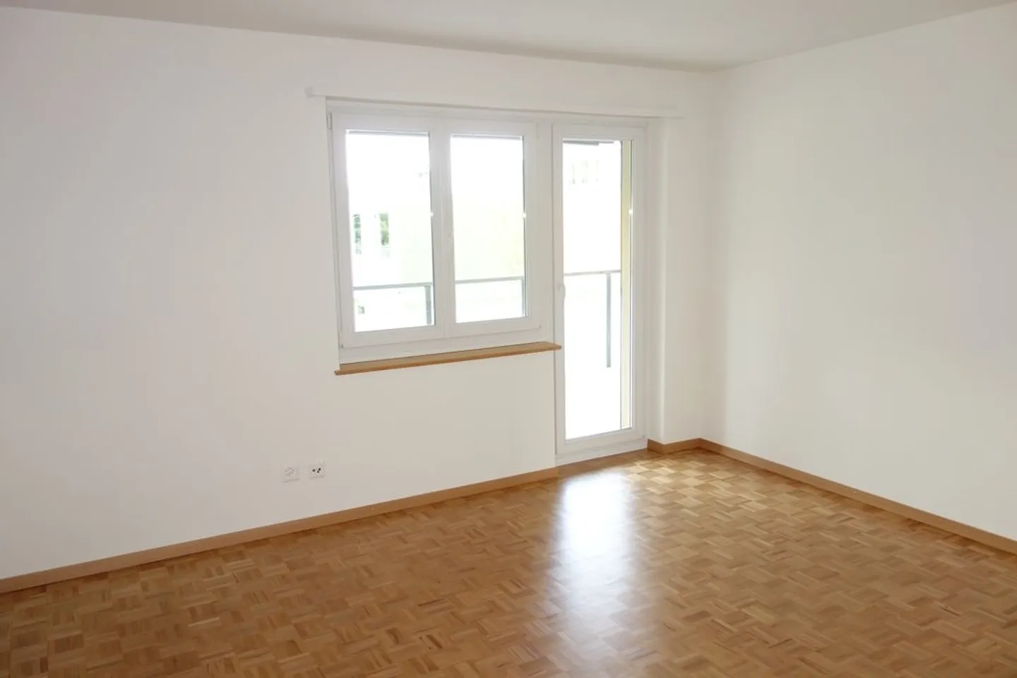 Zentral gelegene Wohnung mit grossem Balkon - Foto 2 von 7