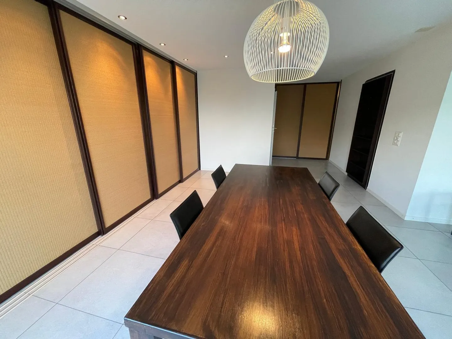 Appartement moderne et meublé de 3 1/2 pièces avec vue fantastique sur le lac à Oberägeri - Photo 7 sur 13