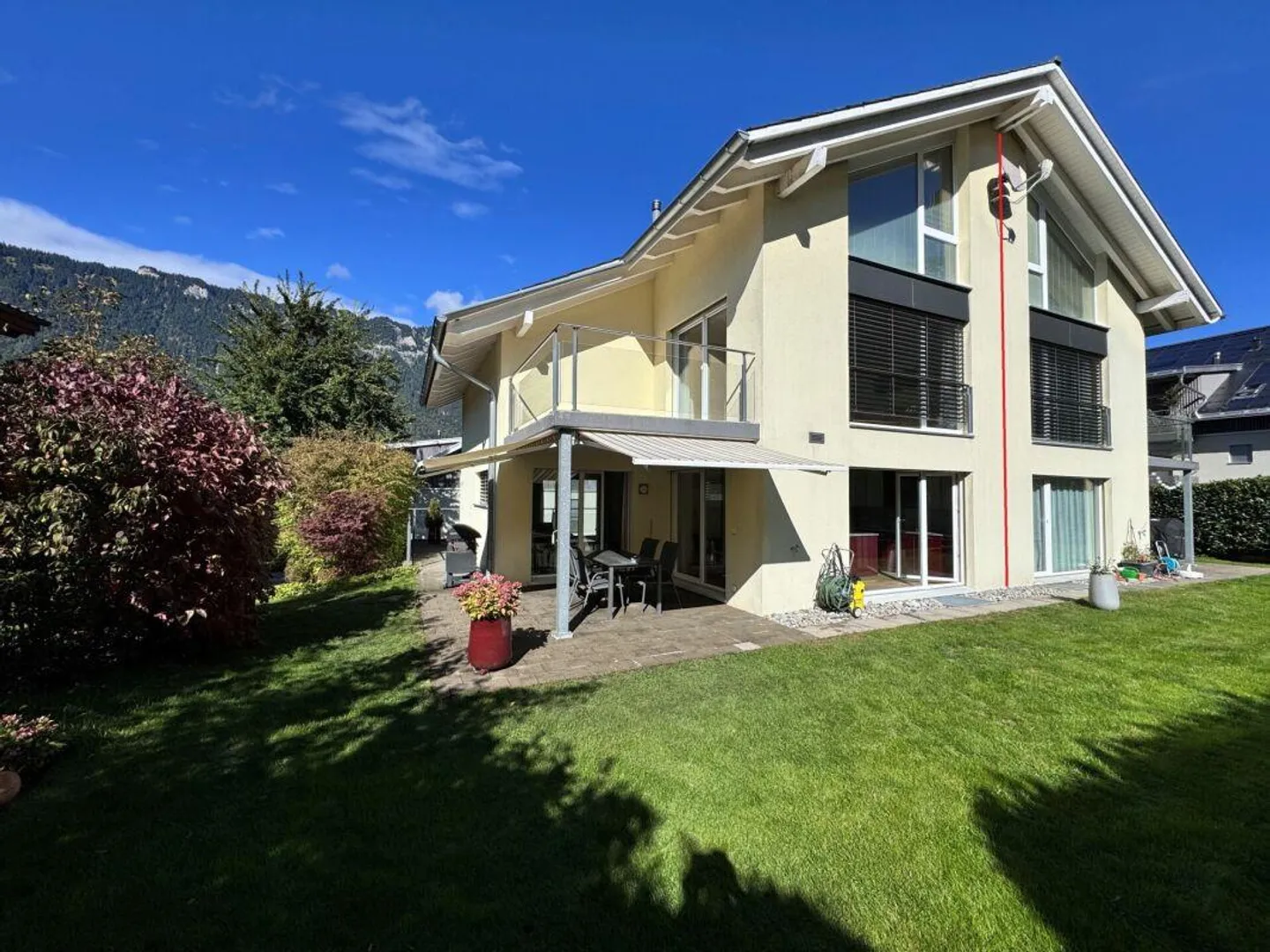 GEPFLEGTES DOPPELHAUS AM BRIENZERSEE - Foto 1 von 11