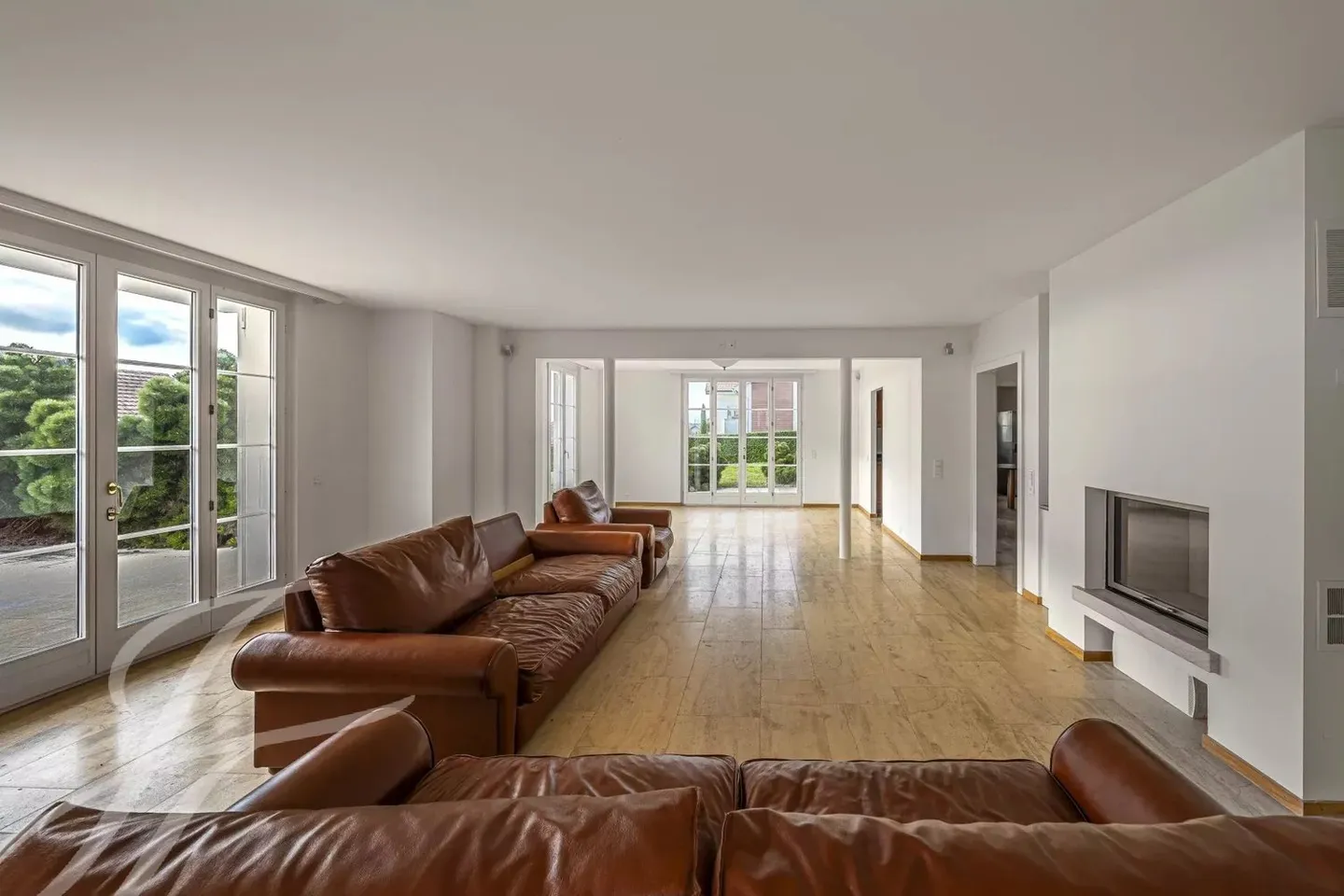 Prachtvolles Anwesen mit Innenpool - Foto 1 von 10