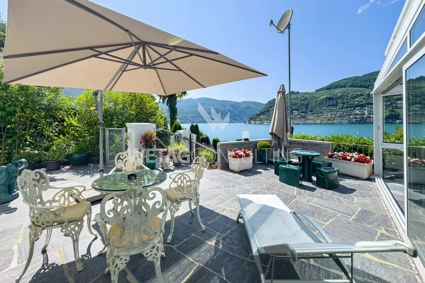 Lugano–Brusino Arsizio: Villa accogliente con magnifica vista sul lago... - Foto 1 di 10