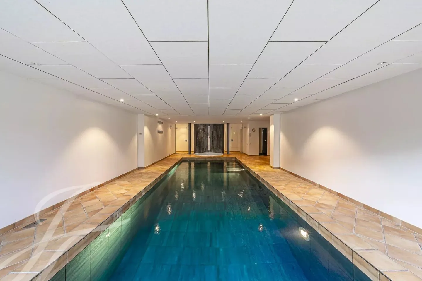 Prachtvolles Anwesen mit Innenpool - Foto 7 von 10