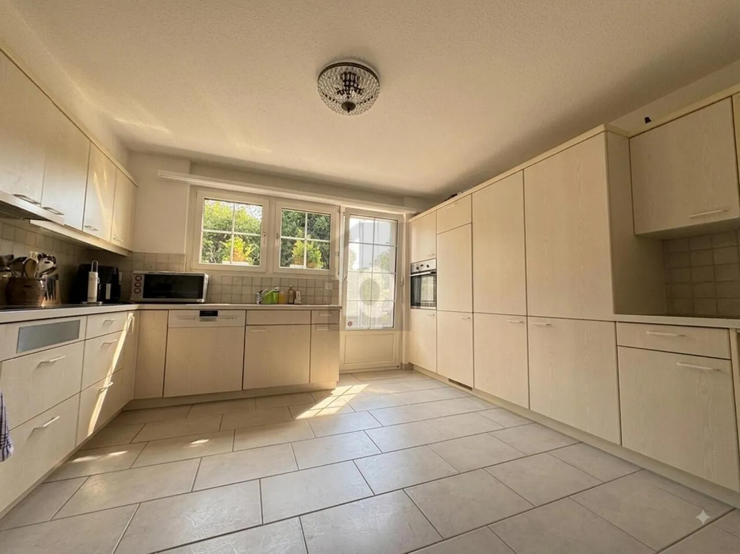 BEAUTIFUL, SPACIOUS WITH LOTS OF CHARM (LIMITED) - Photo 2 of 6