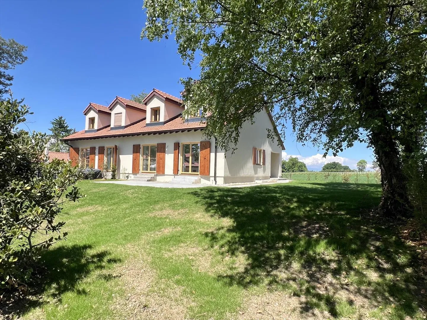 Casa bifamiliare ristrutturata, pronta per essere abitata - Foto 1 di 13