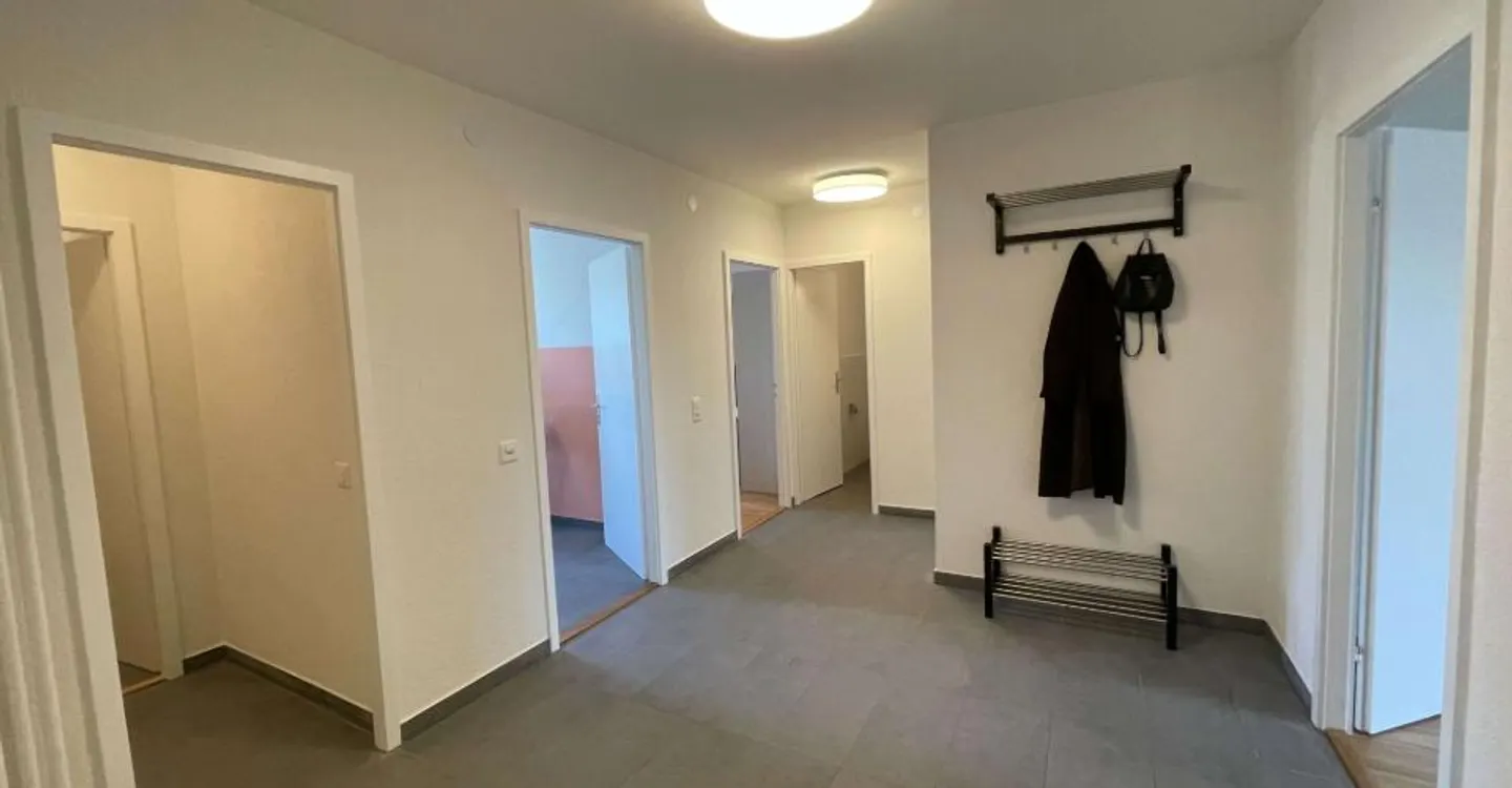Furnished room in modernised apartment in a top location - Photo 18 of 19