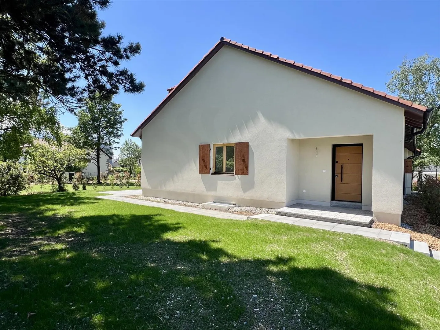 Casa bifamiliare ristrutturata, pronta per essere abitata - Foto 2 di 13