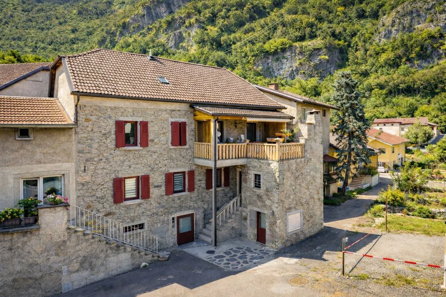 Immobile di investimento a Dorénaz - Foto 1 di 13