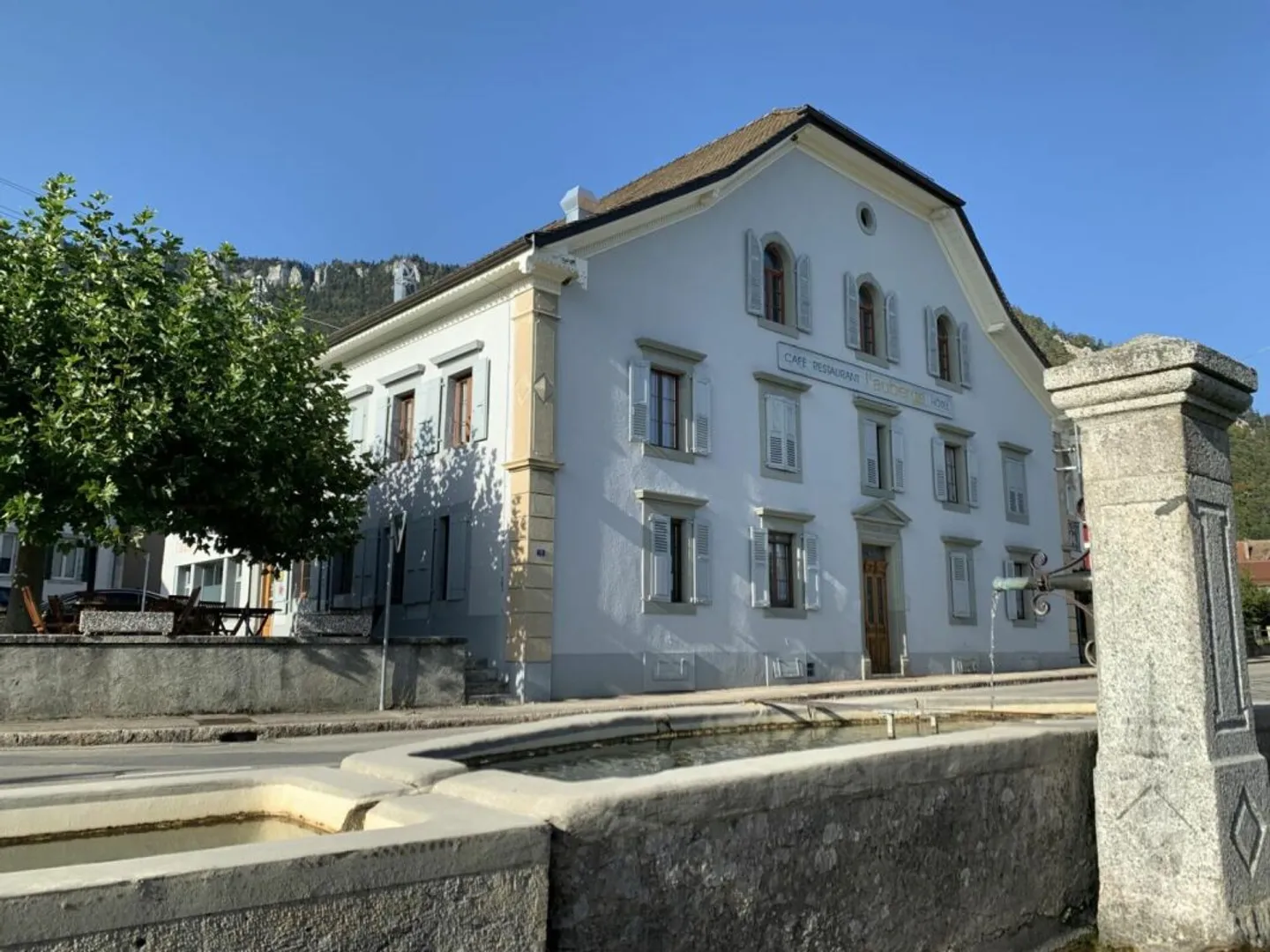 Bâtiment à usage mixte à Baulmes - Photo 2 sur 22