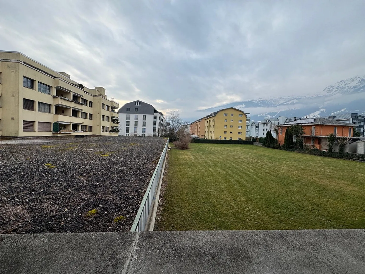 Belle appartement rénové de 4,5 pièces dans un emplacement ensoleillé - Photo 7 sur 12