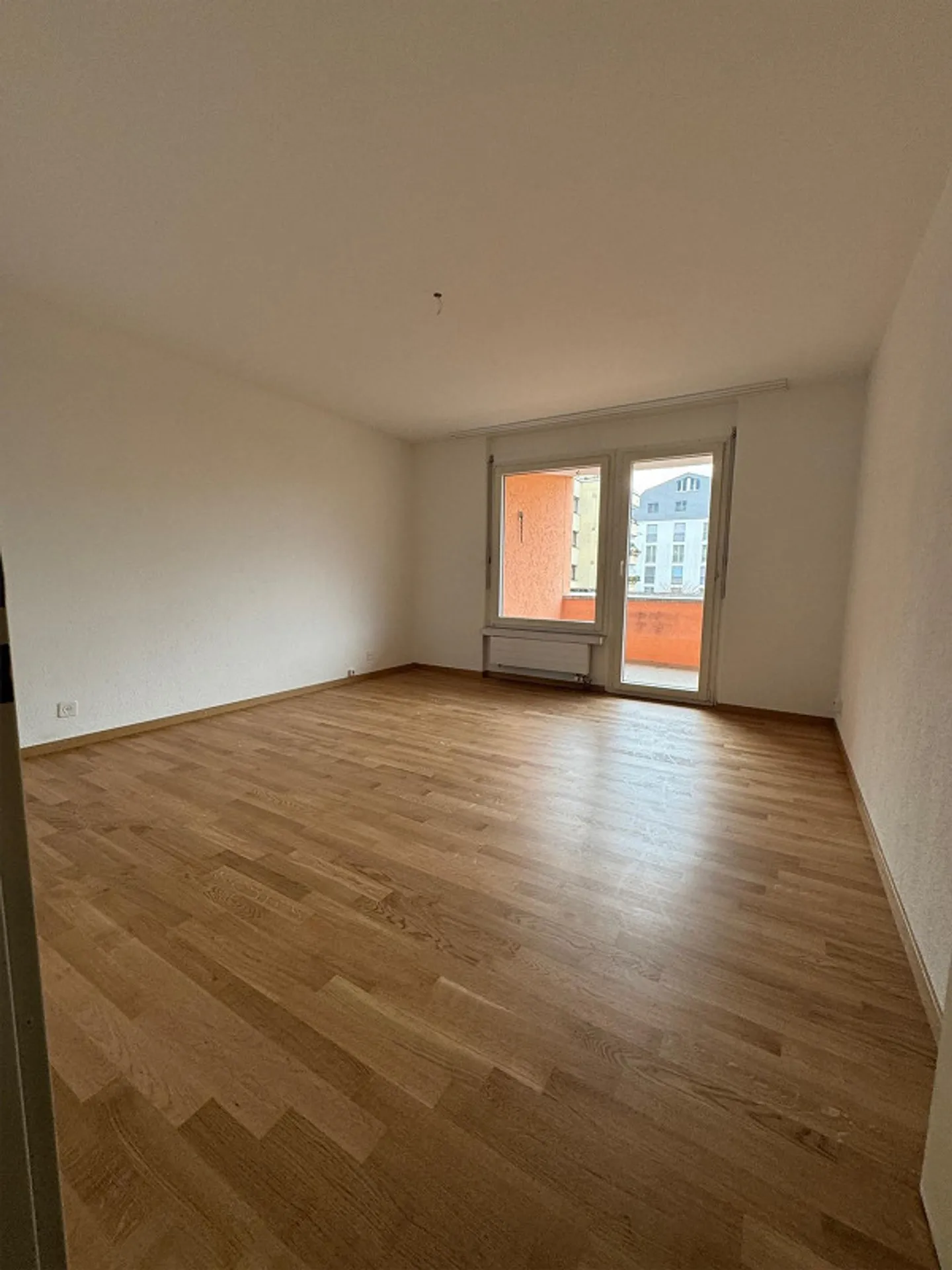 Belle appartement rénové de 4,5 pièces dans un emplacement ensoleillé - Photo 9 sur 12