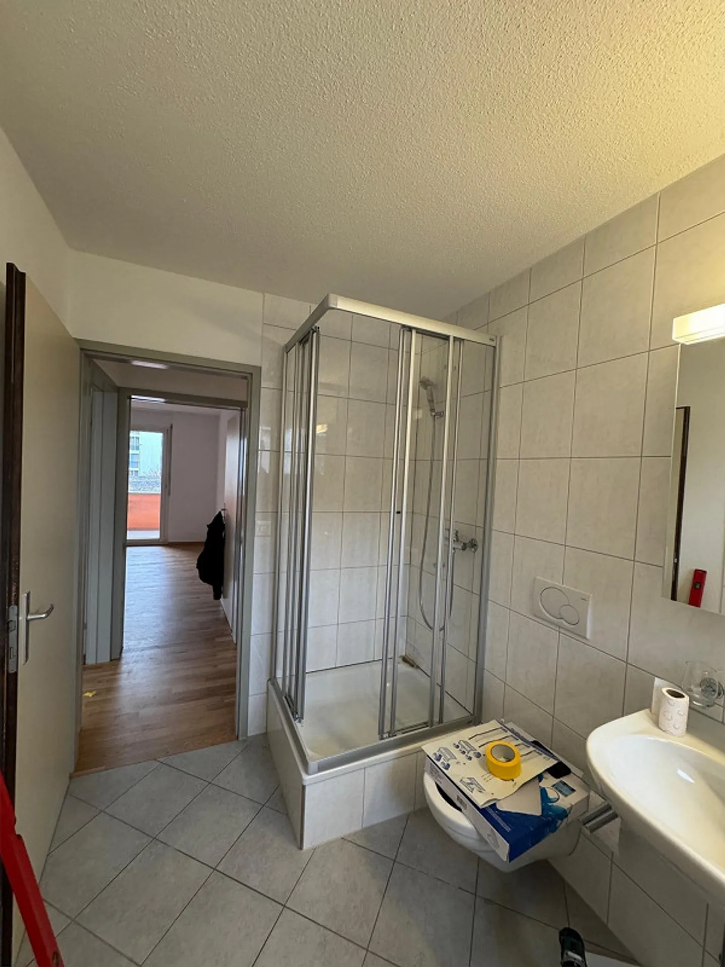 Belle appartement rénové de 4,5 pièces dans un emplacement ensoleillé - Photo 10 sur 12