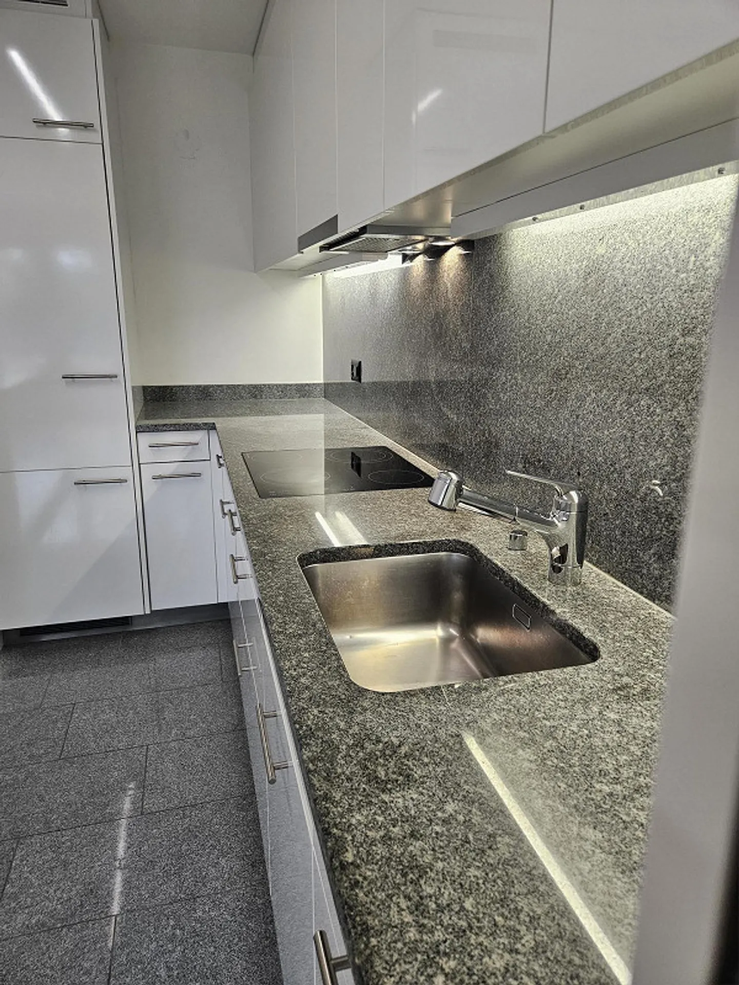 Charmante appartement 3.5 pièces avec garage à Birmensdorf - Photo 2 sur 15
