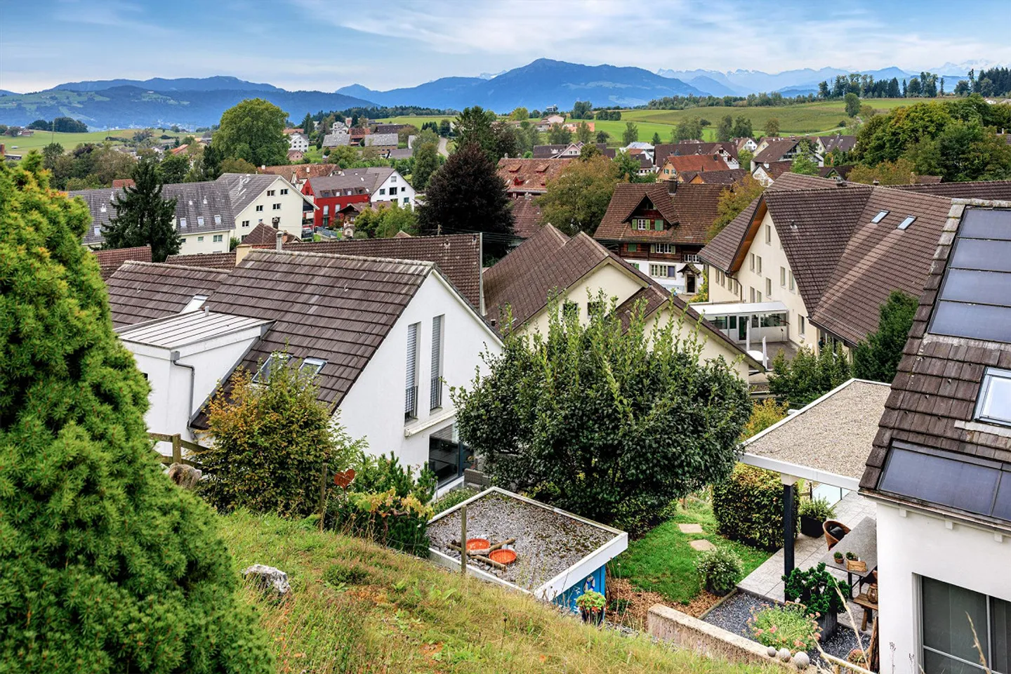 Casa bifamiliare con giardino vicino a Cham e Zug - Foto 3 di 8